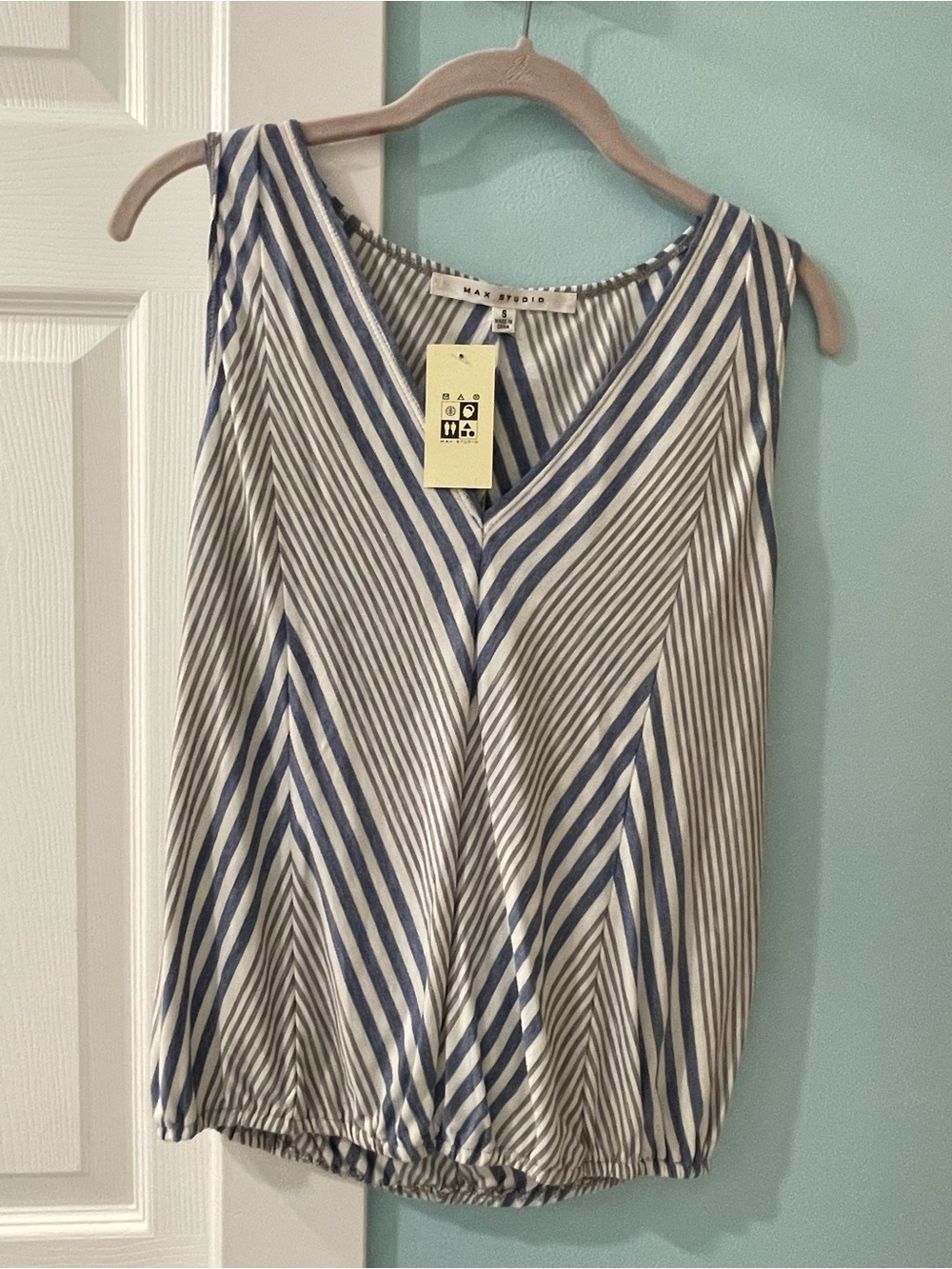 NWT Max Studio Womens Sleeveless V Neck Blouse Blue Gray White Striped Size S
